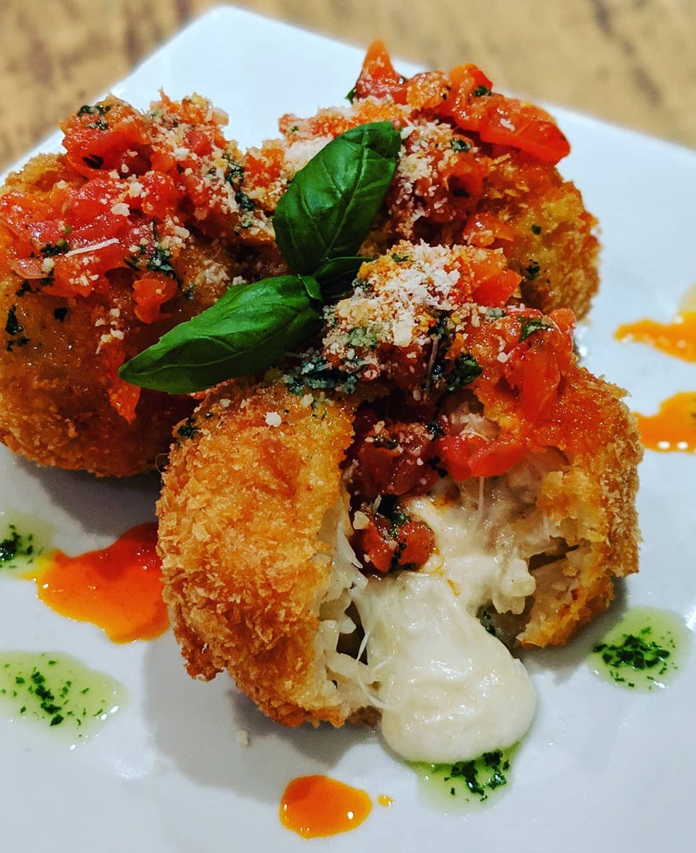 Why not try street food with a difference when you are next in Leeds? <a href="/FishNetsLds/">FishNets Seafood</a> serve #seasonal, #seafood street food with a twist! Check out their twitter page for some more tasty looking dishes like these #Yorkshire crab arancini balls…

#SignatureSeafood