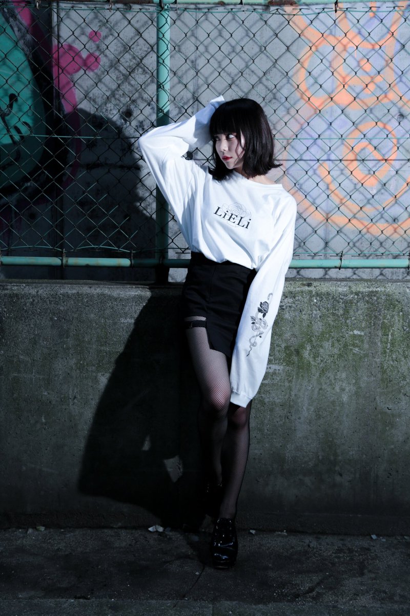unknown___00001's tweet photo. ◾️NEW APPAREL◾️

［蛇＆薔薇］LONG TEE

⚫️BLACK
       ✖️
⚪️WHITE

※受注生産予約商品
🎀受注期間🎀
8/4(日)21:00～8/11(日)20:59迄

model (@runa0119r )
Design(@888marilyn888 )

△お取り扱いshop△
https://t.co/Fz3vevViI6

 #蛇薔薇
#LiELi https://t.co/g8cIRj9Wdu