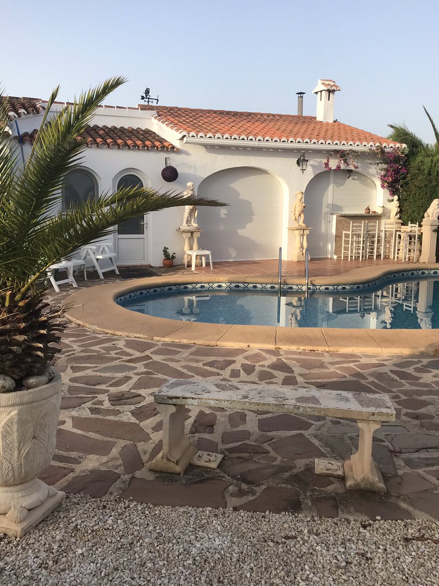 karenGSG's tweet photo. Said goodbye to this place now enroute to the airport, back to Blighty, got the holiday blues already #Holidays #Spain #BackToEngland #SeeMyFurbabies https://t.co/rDDgxljsPX