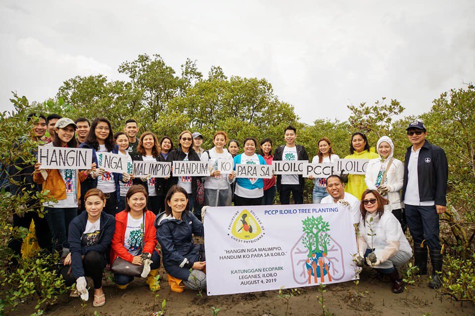 philchestorg's tweet photo. Mangrove tree planting was held in Katunggan Mangrove Eco Park Leganes by the PCCP Iloilo Chapter, well done! #PUSHMoLungs
#HealthyAirNow #CommitToCleanAir https://t.co/GtNrMEnCxn