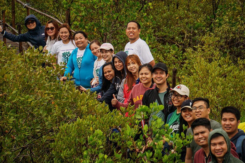 philchestorg's tweet photo. Mangrove tree planting was held in Katunggan Mangrove Eco Park Leganes by the PCCP Iloilo Chapter, well done! #PUSHMoLungs
#HealthyAirNow #CommitToCleanAir https://t.co/GtNrMEnCxn