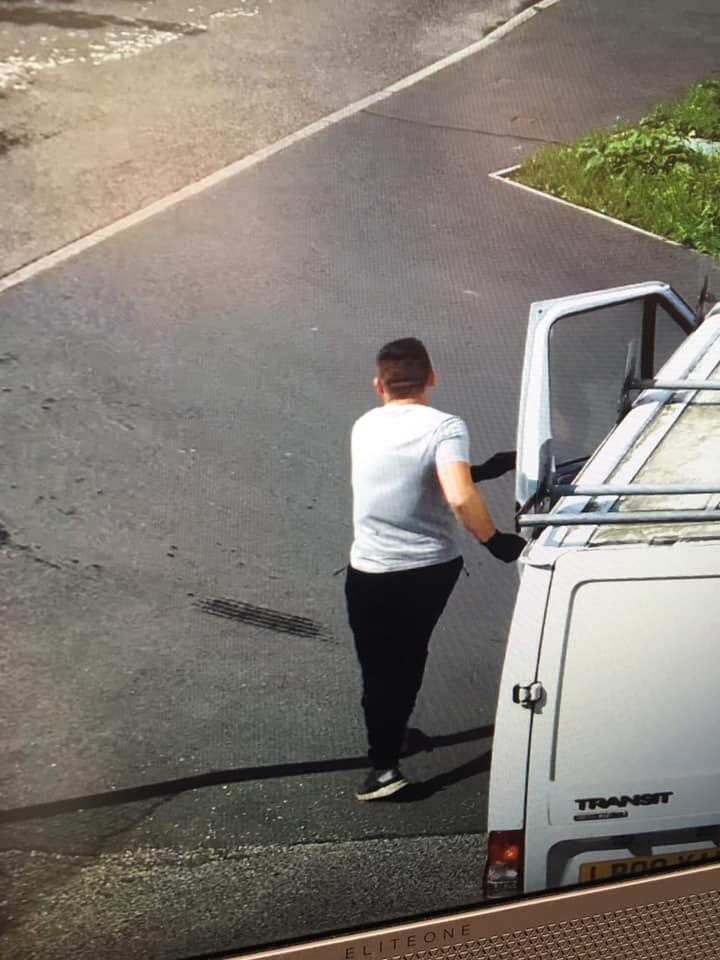 rosieDoc2's tweet image. BUD - still #missing 
🚨🚨🚨STOLEN DOG🚨🚨🚨
The van has been found dumped 
WE MUST FIND BUD 
TAKEN #Nottinghamshire a place called #LongEaton WHAT HAVE YOU DONE WITH BUD? 
⬇️⬇️⬇️this is who took the van with BUD - who is he? ⬇️⬇️⬇️#NG10 
doglost.co.uk/dog-blog.php?d…