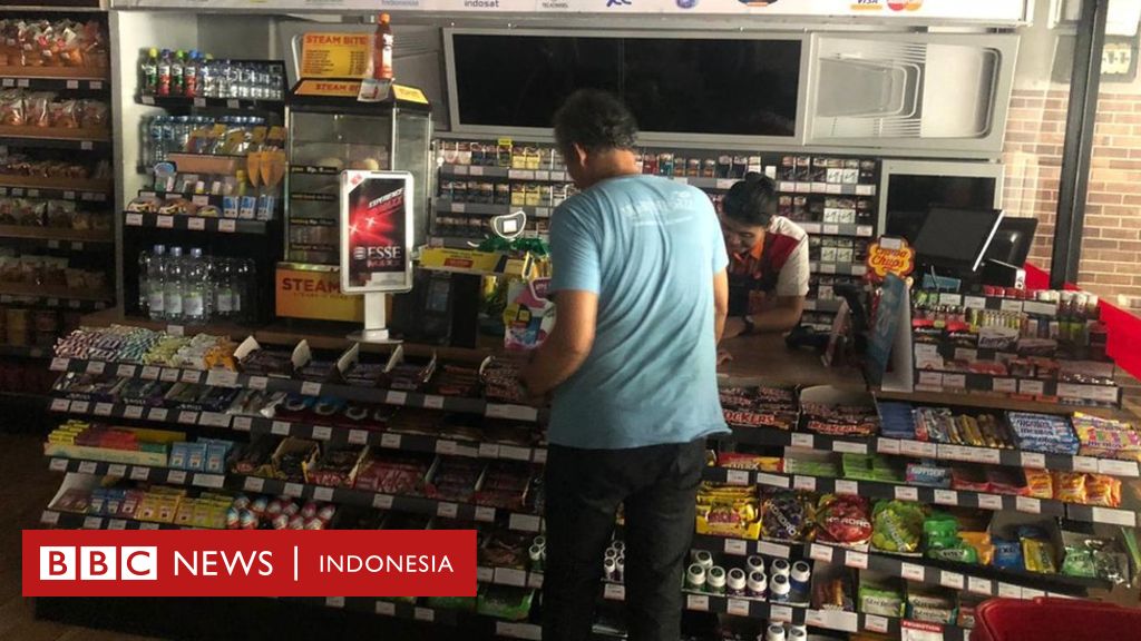 BBCIndonesia's tweet photo. Terjadi mati listrik di Jakarta dan Jawa Barat, PLN minta maaf https://t.co/n4Im9GVRNp #matilampu #matilistrik https://t.co/OAFuYaKfxt