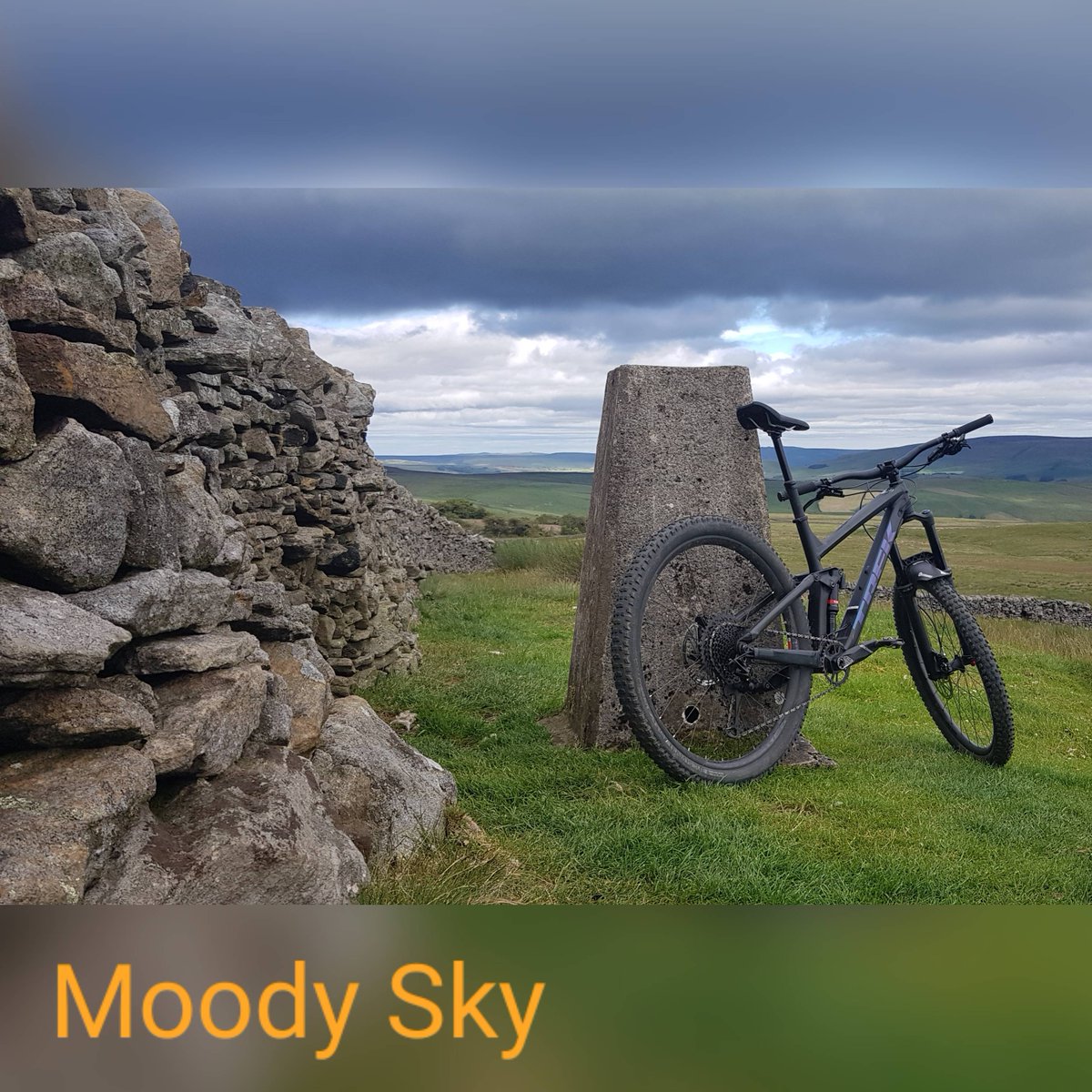 CycleActive's tweet photo. Blue into almost black (later in the day).
#yorkshire #mtb #mountainbikeride #cyclinghoilday #getoutandride #mountainbikeholiday #mtbholiday #mtblife #cycleactive https://t.co/1OAS6Ssd8B