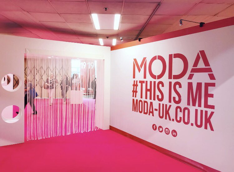 ModaExhibitions's tweet photo. 5 minutes until #ModaSS20 opens! We can’t wait to meet and greet you all at our very pink entrance 💖 there is still time to register if you haven’t already at https://t.co/nMehP77F9J #ThisIsMe #NECBirmingham https://t.co/lXdC4QZU0c