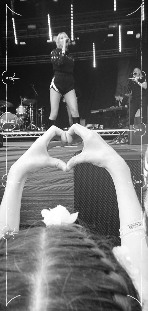 TechiBecky's tweet photo. @PixieLott thank you for making her first ever gig magical #favouritejudge #thevoicekids #tunesinthecastle #pixielott https://t.co/JLormEdDmD