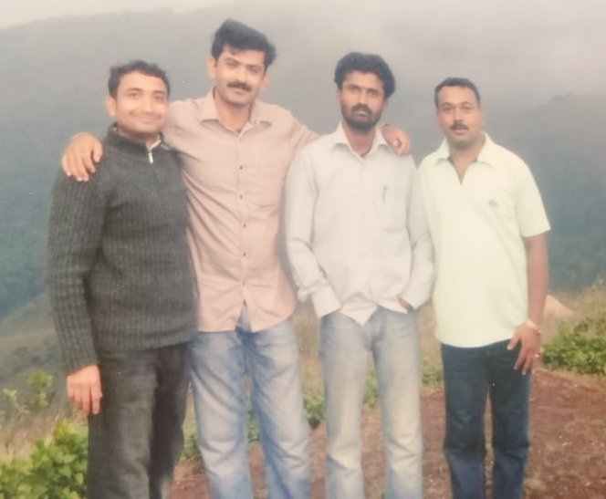 satheesh_ds's tweet photo. ಆತ್ಮೀಯ ಗೆಳೆಯರೊಂದಿಗೆ.. ಮುಳ್ಳಯ್ಯನಗಿರಿ ಚಿಕ್ಕಮಗಳೂರಿನಲ್ಲಿ. 
@ckjacky_y2k https://t.co/AlyuDJDvrt