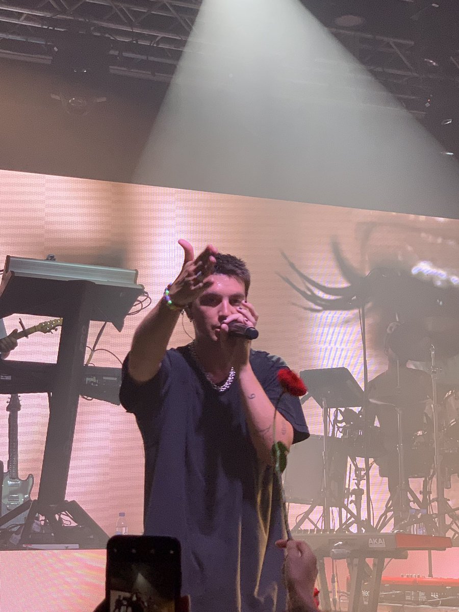 sllsy's tweet photo. I waited 2 years for this night, waited three months after purchasing the tickets for the concert — Last night was the best night of my life 🥺 
Thank you for stopping by Beijing 😭
♥️ILYSB LANY♥️ https://t.co/scvtcMyqxS