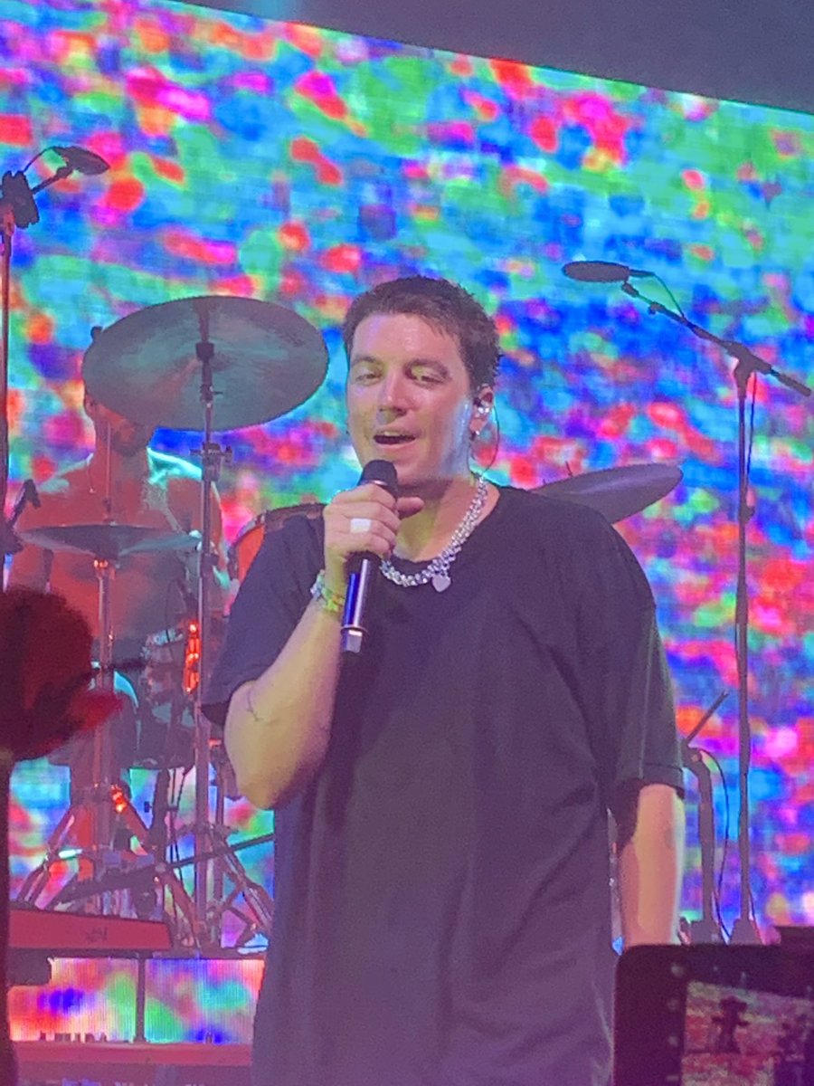 sllsy's tweet photo. I waited 2 years for this night, waited three months after purchasing the tickets for the concert — Last night was the best night of my life 🥺 
Thank you for stopping by Beijing 😭
♥️ILYSB LANY♥️ https://t.co/scvtcMyqxS