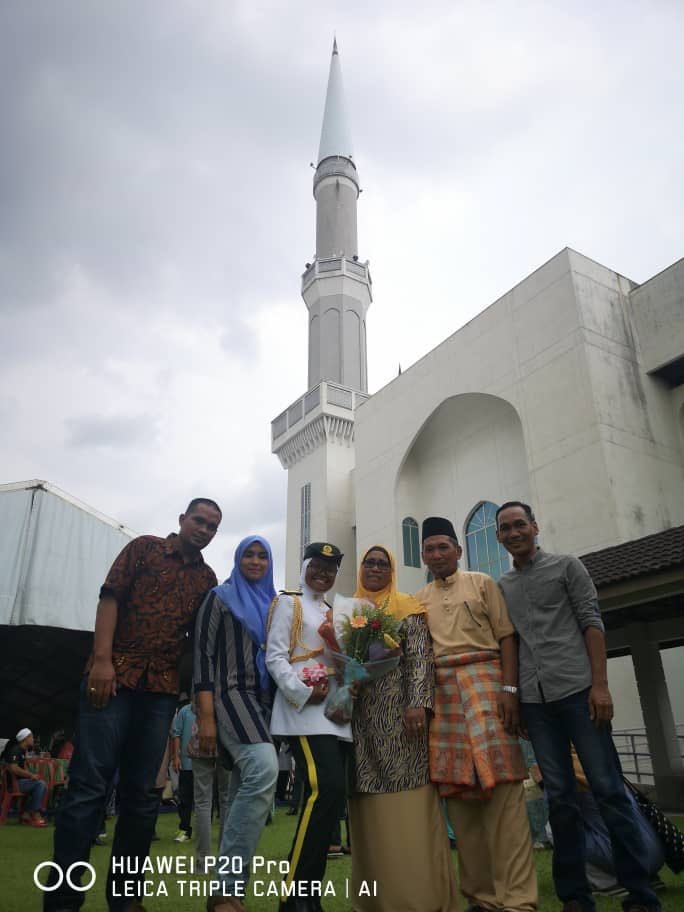 qielaaalias's tweet photo. Biar hangit, asal tak tumbang atas padang kawad ๐๐ช๐ป
Alhamdulillah settle dah commission.
Officially Lt.M Noor Aqila Bt Alias โค๏ธ
#hitammenawan #palapesUA #batch38 https://t.co/pJeZIlv4Gh