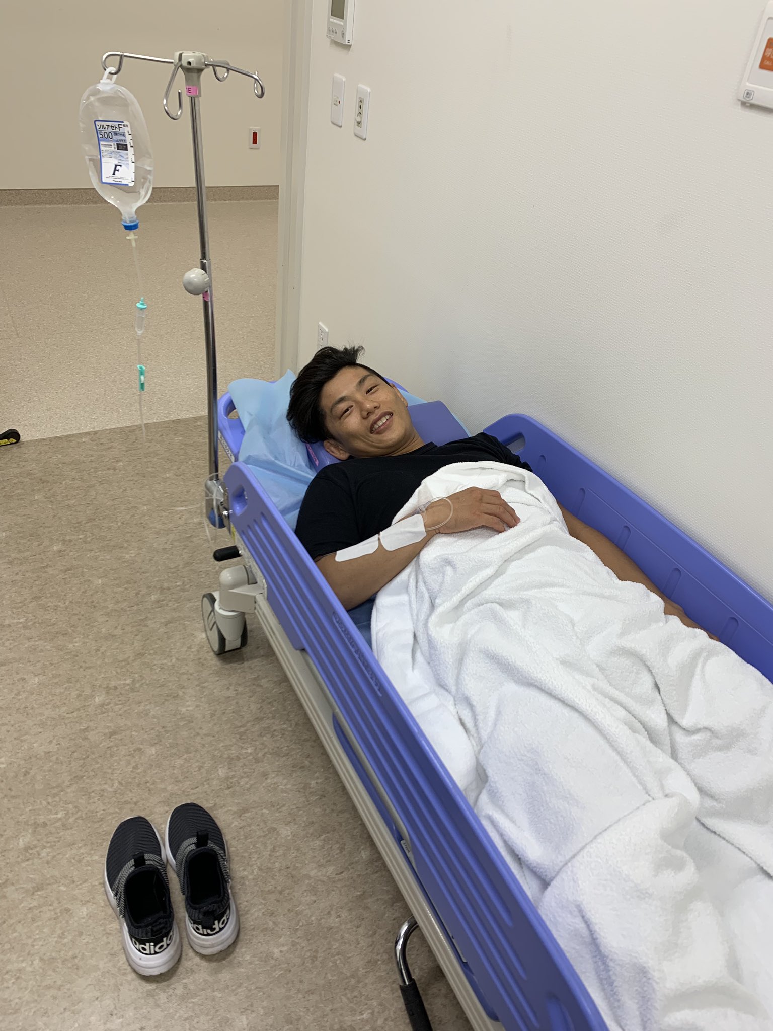 リトル 格闘技の練習時 ファールカップは必ずつけましょう 一緒に練習してくれる相手や周りの人に迷惑をかけない為にも 昨日 練習中のアクシデントで股間へ蹴りが当たり くそ痛くて病院に行きました 今朝 緊急手術をしました 袋を開けたら左の