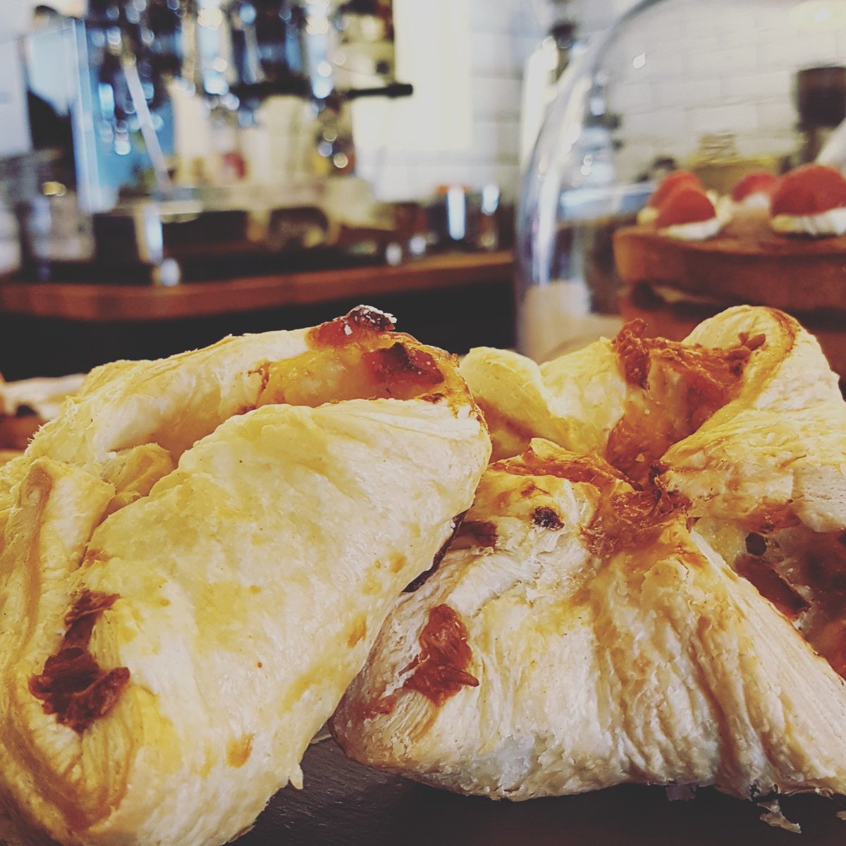 New special edition today of cheese and bacon pastries!! Once they are gone they are gone!!! 

Open today 10:00-14:00

#sundaybrunch #pastry #cheese #bacon