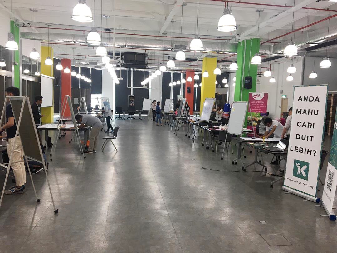 myMRANTI's tweet photo. Our SE Bootcamp participants at work today on prototype testing after a whole day visit yesterday to Biji Biji and Xperanti.
#MaGICBootcamp2019 #Bootcamp19 #SEBootcamp #SocialEnterprise https://t.co/4FxYSSZYRA