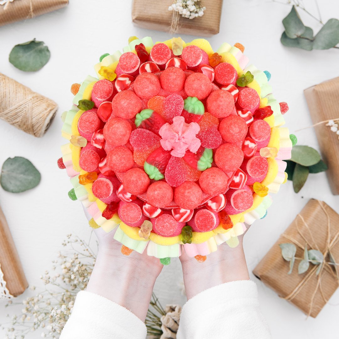 tartachuchescom's tweet photo. No hay mal que 100 años dure... ¡ni pena que una tarta de chuches no cure! 😘 https://t.co/t3EqF9y9nG