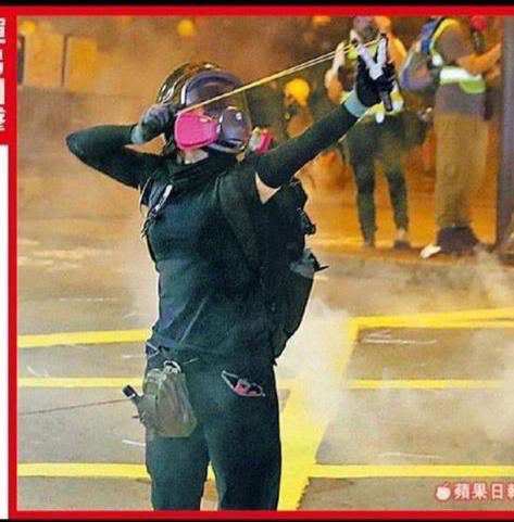 icelongblack198's tweet photo. Identical? 
Bravo to our female frontliners!

#antiELAB #Hongkongprotest 
#FreedomHK #NoChinaExtradition 
#girlsjustwannahavefun https://t.co/QtnG51Ivn9
