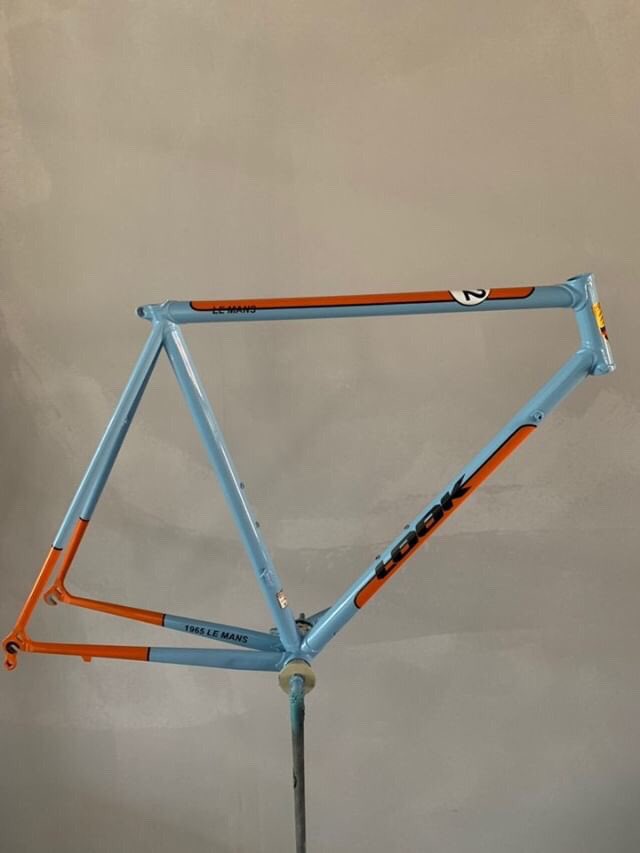 BryanlaTinta's tweet photo. Que opináis de la última @lookcycle que hemos pintado en la factoría de @BryanlaTinta con motivos de @superporsche123 y @Gulf_Mx en memoria al gran @TSteveMcQueen https://t.co/2u5Gfh3xZB