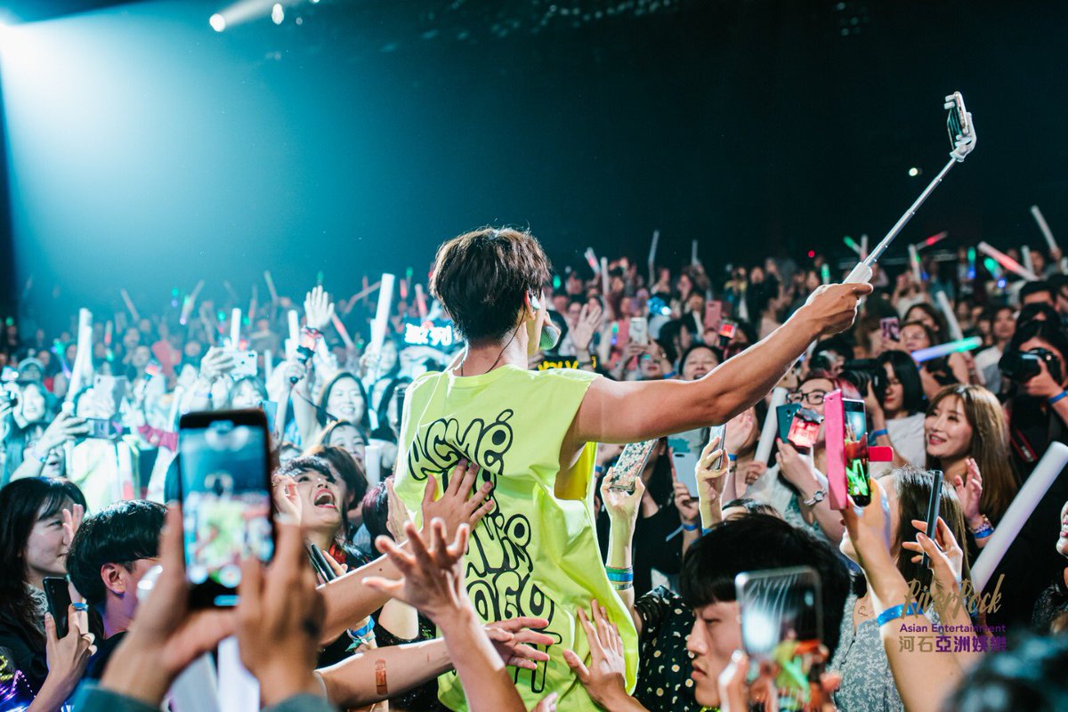 riverrockae's tweet photo. 今晚韓國“情歌王子”黃致列將會在River Rock作首次溫哥華演出，他將用最熱情的張力和最暖心的聲線，征服在座的每一位觀眾！ ⁠😍💗⁠
⁠
📸 @mayowill⁠
⁠
#황치열 #黃致列 #hwangchiyeul #hwangchiyeol #Kpop https://t.co/SvME15D66B