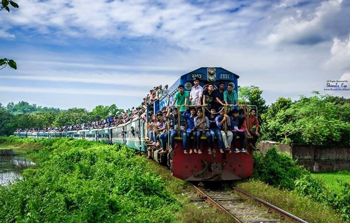 MosrurZunaid's tweet photo. The shuttle train is the main attraction of the #Chittagong university, as it is the one and only train service for #university students across the world.  

#Bangladesh #shuttletrain  #shuttle #train https://t.co/ZtaEfpCQAl
