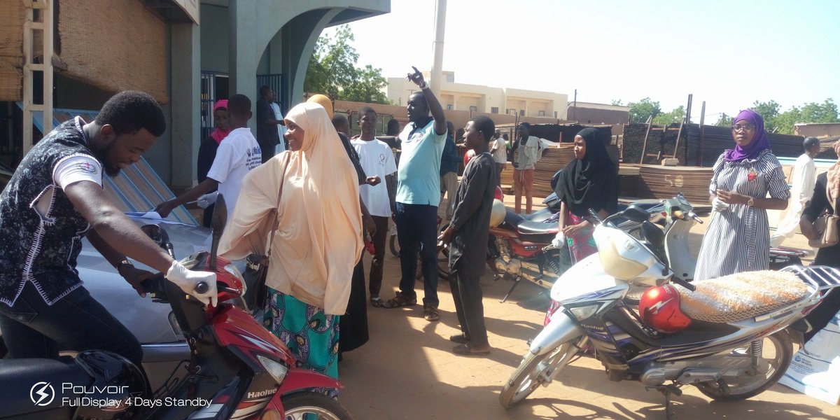 LutteCovid's tweet photo. Après celle de #Tillabery et de #Ourno, c'est au tour de #Niamey de lancer la 2eme étape de sa campagne de #sensibilisation et de #salubrité. Mobilisation et engagement des jeunes ce matin au quartier #Soni pour une action citoyenne.
#wash
#ODD6
#eau_hygiène_assainissement https://t.co/zuvmbO49tV