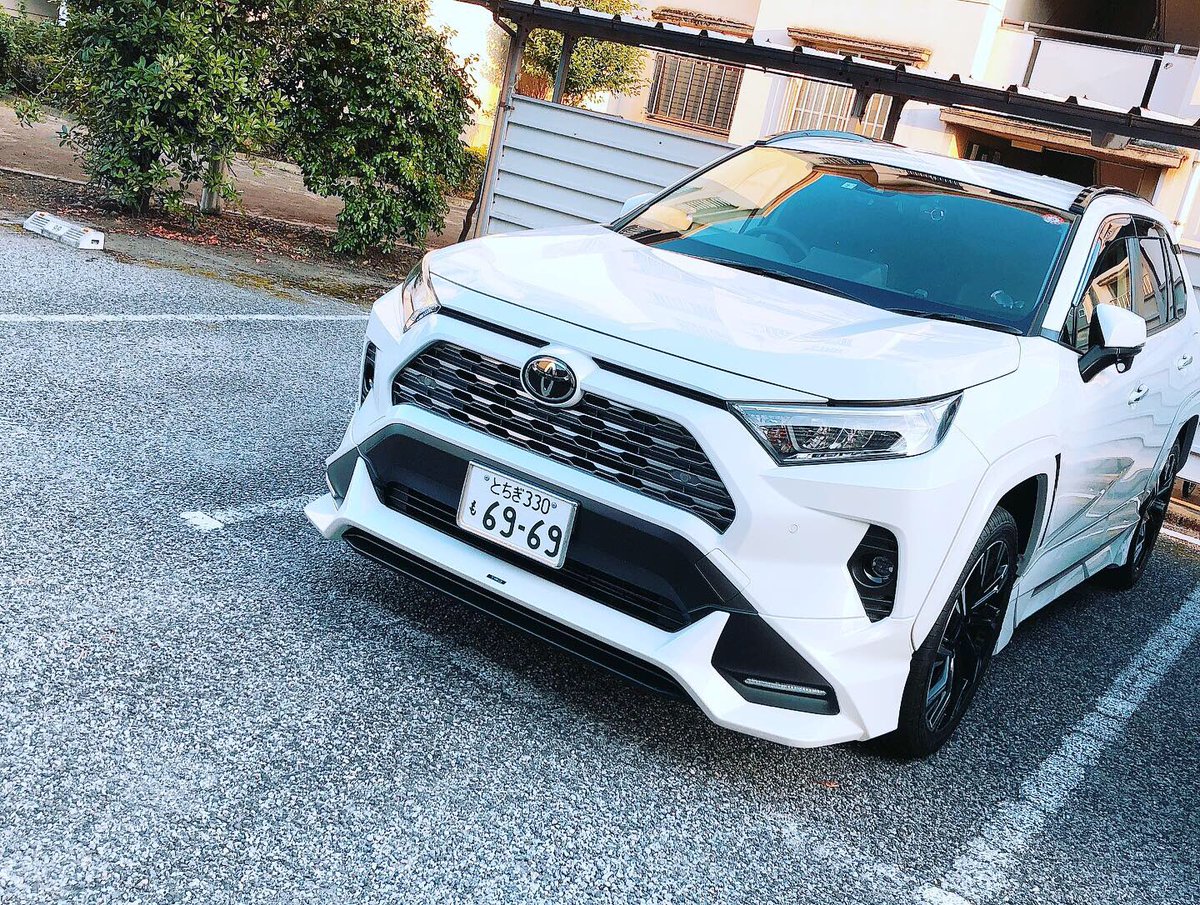 ShidaraShin's tweet photo. やっと！Rav4 Gzpackage Street Monsterを納車した。結構な値段したからちょー大切に乗るぞ‼️最高に嬉しいわ😏😏 https://t.co/wmuvEfeLjC