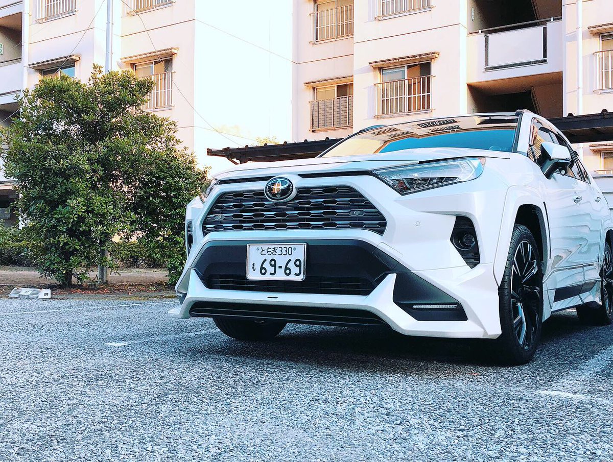ShidaraShin's tweet photo. やっと！Rav4 Gzpackage Street Monsterを納車した。結構な値段したからちょー大切に乗るぞ‼️最高に嬉しいわ😏😏 https://t.co/wmuvEfeLjC