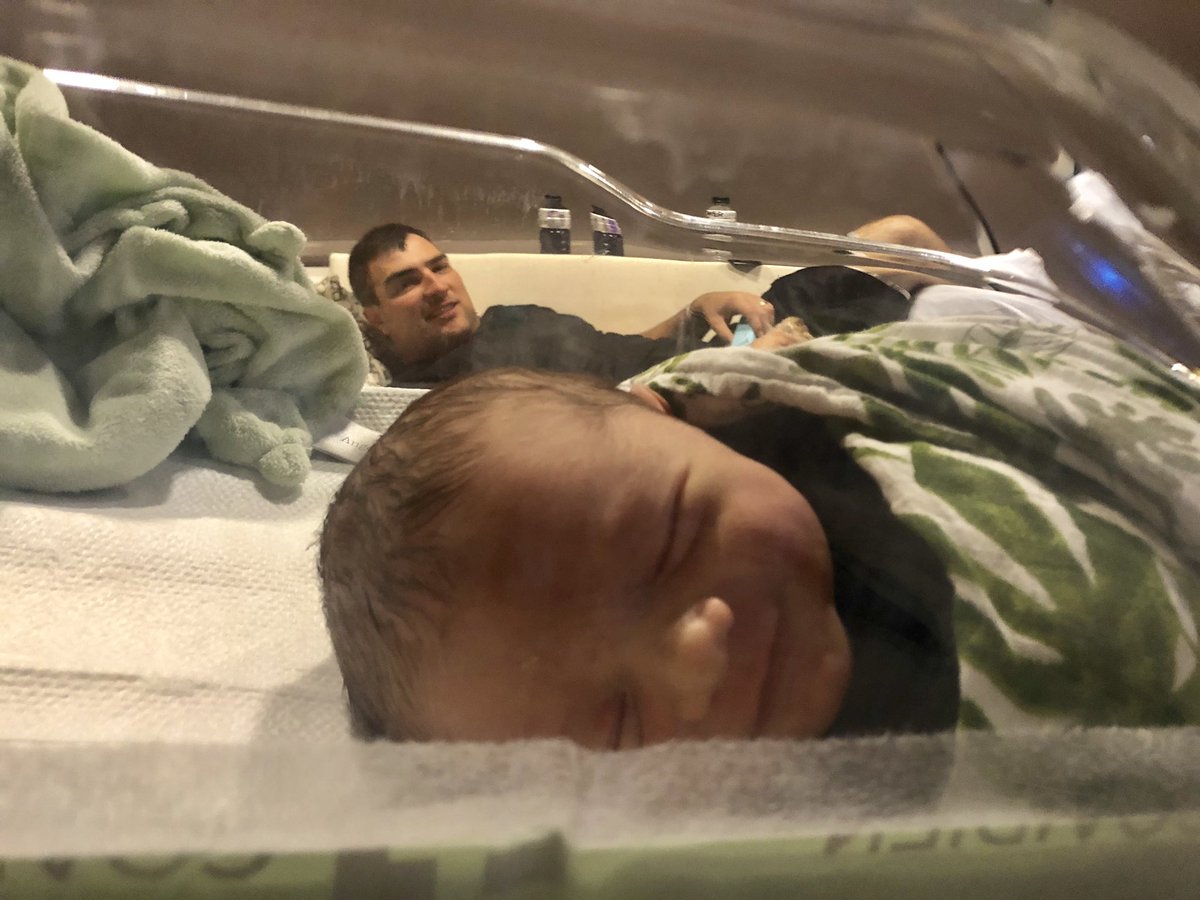 ChasidyRae's tweet photo. My sweet boy is here 💓 @RealtorVReese #newborn https://t.co/MrPrLgCpv8