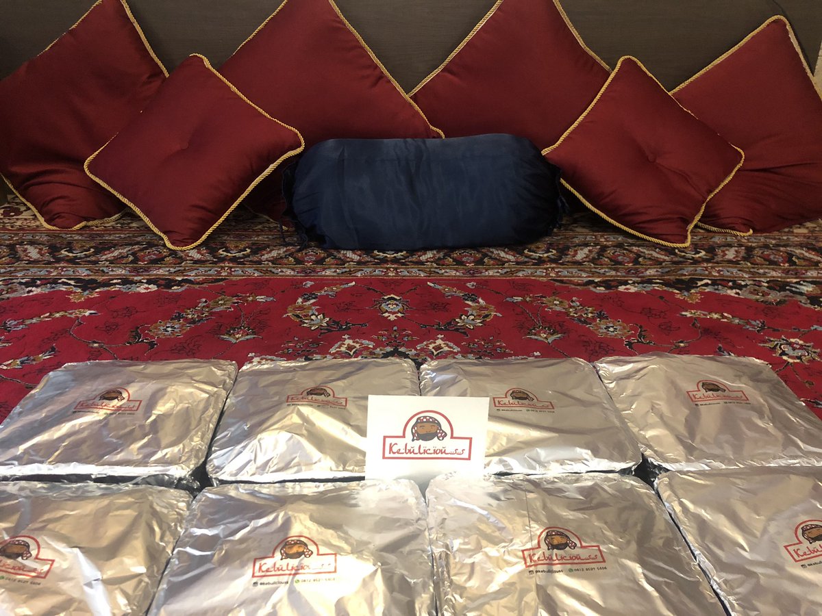 kebuliciouss's tweet photo. Hampers kebuli untuk 5 porsi, nasi kebuli kambing Rp. @225K nasi kebuli ayam Rp. @175K #matilampu #matilistrik . Check on us instagram ID : @kebuliciouss https://t.co/RWMpLehkWb