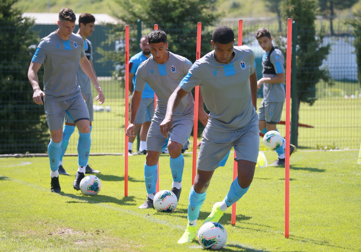 Trabzonspor's tweet photo. Takımımız, UEFA Avrupa Ligi 3. ön eleme ilk tur maçında karşılaşacağı Sparta Prag maçı hazırlıklarına devam ediyor.

Detaylar 👉 https://t.co/LbFler4pn1 https://t.co/UY2NEKMJxC
