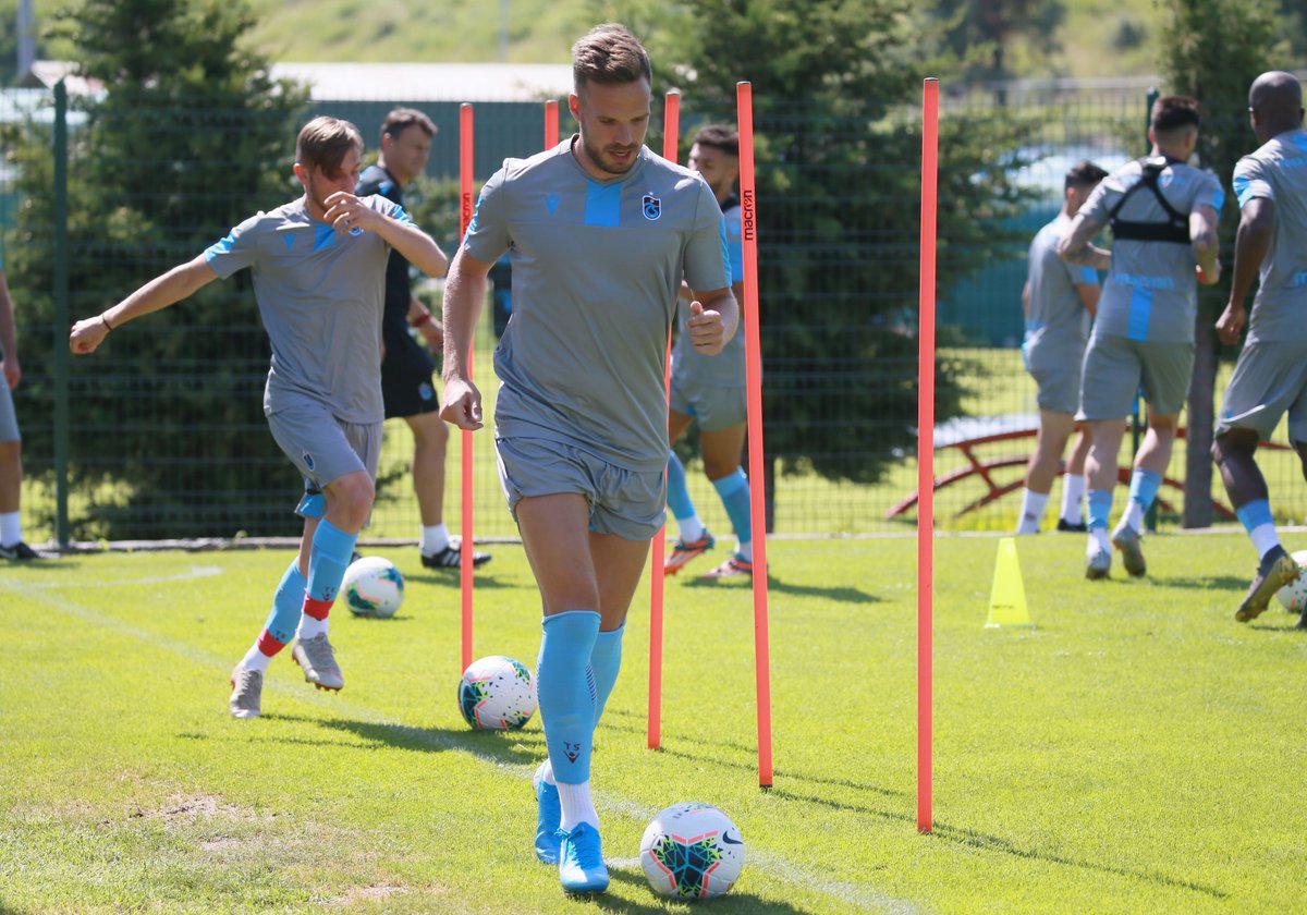 Trabzonspor's tweet photo. Takımımız, UEFA Avrupa Ligi 3. ön eleme ilk tur maçında karşılaşacağı Sparta Prag maçı hazırlıklarına devam ediyor.

Detaylar 👉 https://t.co/LbFler4pn1 https://t.co/UY2NEKMJxC