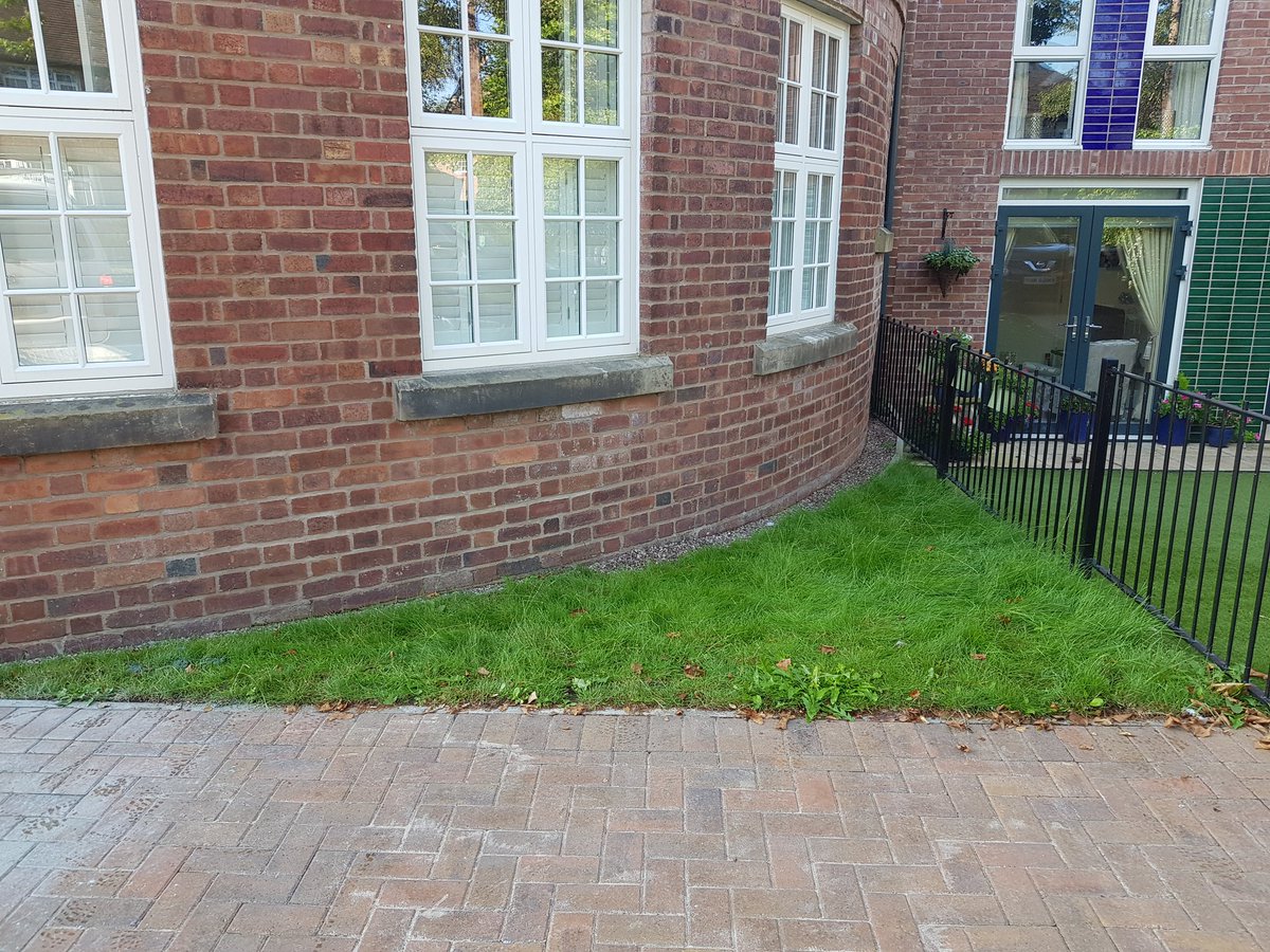 GJonesAstroTurf's tweet photo. Customer no longer has to worry about there lawn, Front and back garden done with @Namgrass Solis https://t.co/QLCxdzfWFe