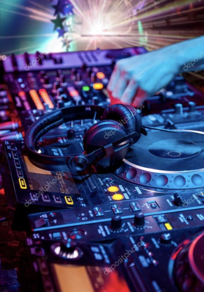 DJ Flohback Productions did an amazing job with the music at our Grade  8 Graduation.Thanks for the amazing party!  <a href="/Rockcliffe_MS/">Rockcliffe</a>