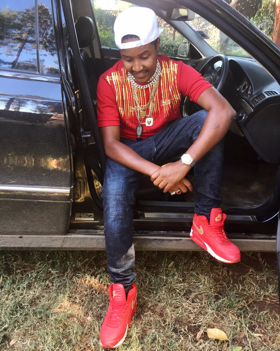 ian_smeezy's tweet photo. I hope y’all having a good Sunday so am I.. So
MY NEW VIDEO IS OUT THE LINK ON BIO GO CHECK IT OUT 

https://t.co/tCAhwSHRYO

#BALL_LIKE_A_BOSS #BOSS #BOSSY #SMART_GANG #TURN_UP_SQUAD https://t.co/doWhTrSe1U