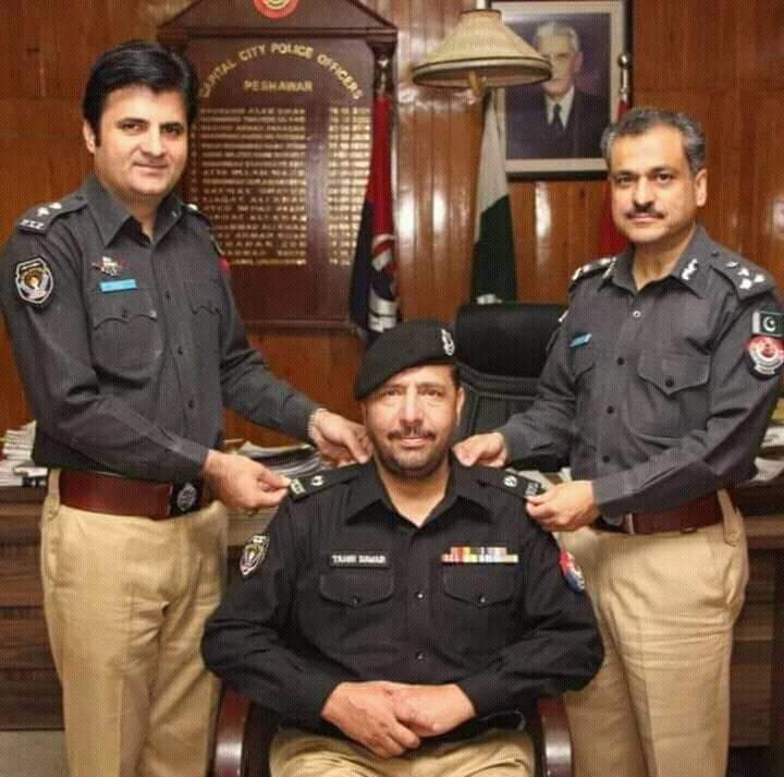 NisarAfghan47's tweet photo. منافقت چھوڑ کر شہدائے پولیس کو سلامی کی بجائے انصاف دلایا جائے.
#Justice4Police
#Justice4TahirDawar https://t.co/OBXP7yX3kR