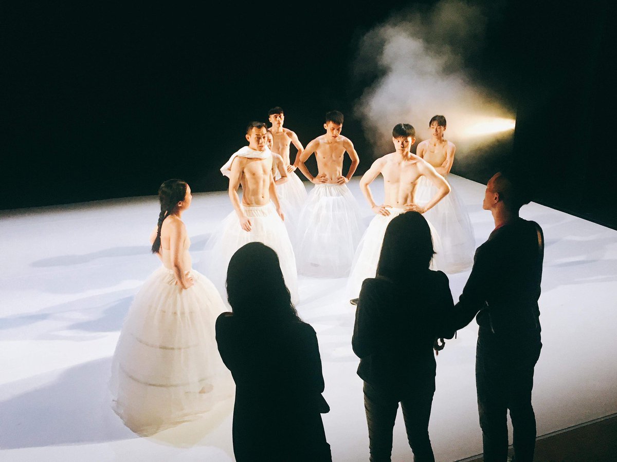 BdanceTaiwan's tweet photo. Keep focusing! #BDANCE #TaiwanSeason #DBFest2019 #FloatingFlowers https://t.co/lgx8pNyDKa
