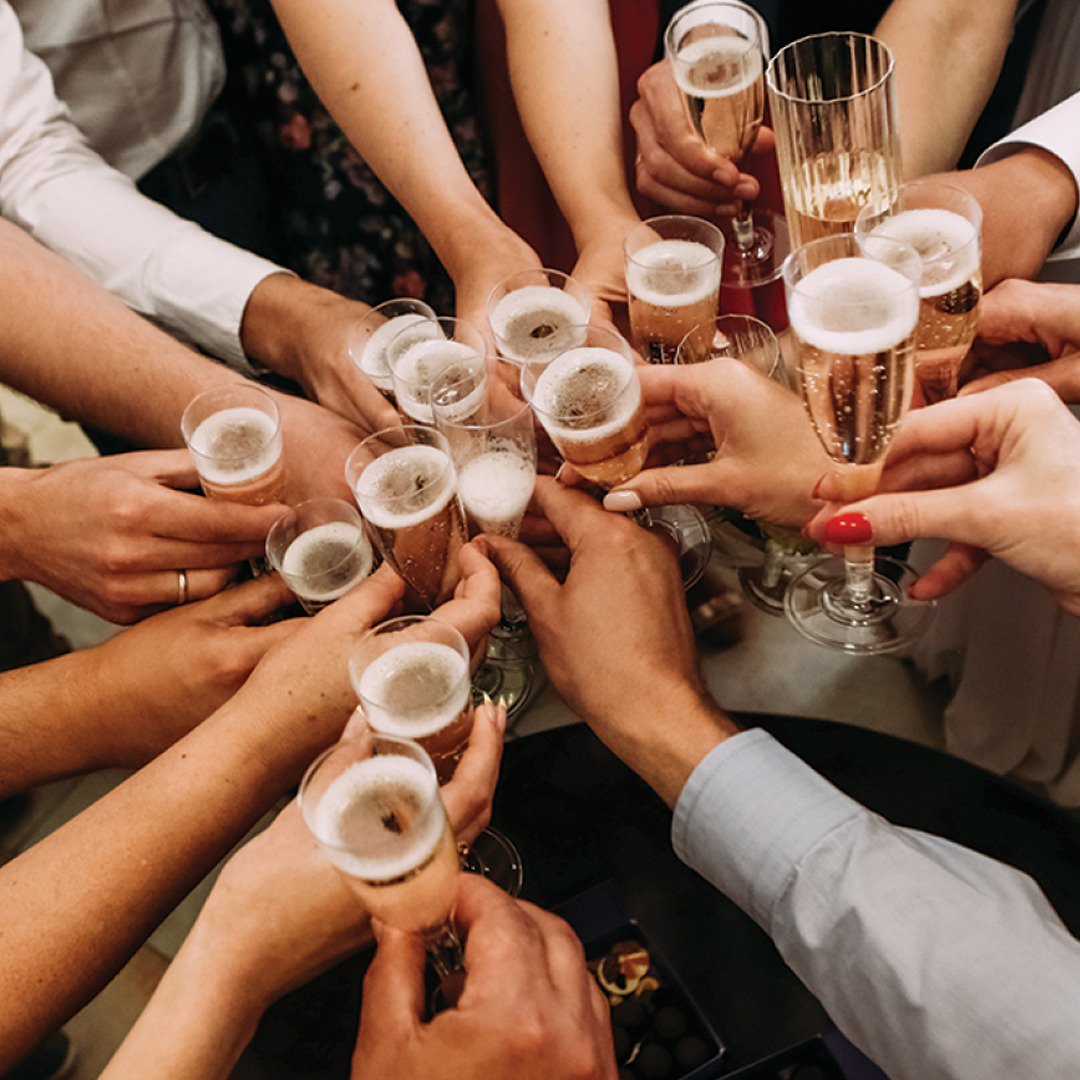 Going to <a href="/ChesterRaces/">chesterraces</a> today, pop in and see us. The day wouldn’t be the same without a glass of #Prosecco #Saluti #SundayFunday #ILoveItaly #Italiandrink #Italianrestaurantchester #Friends