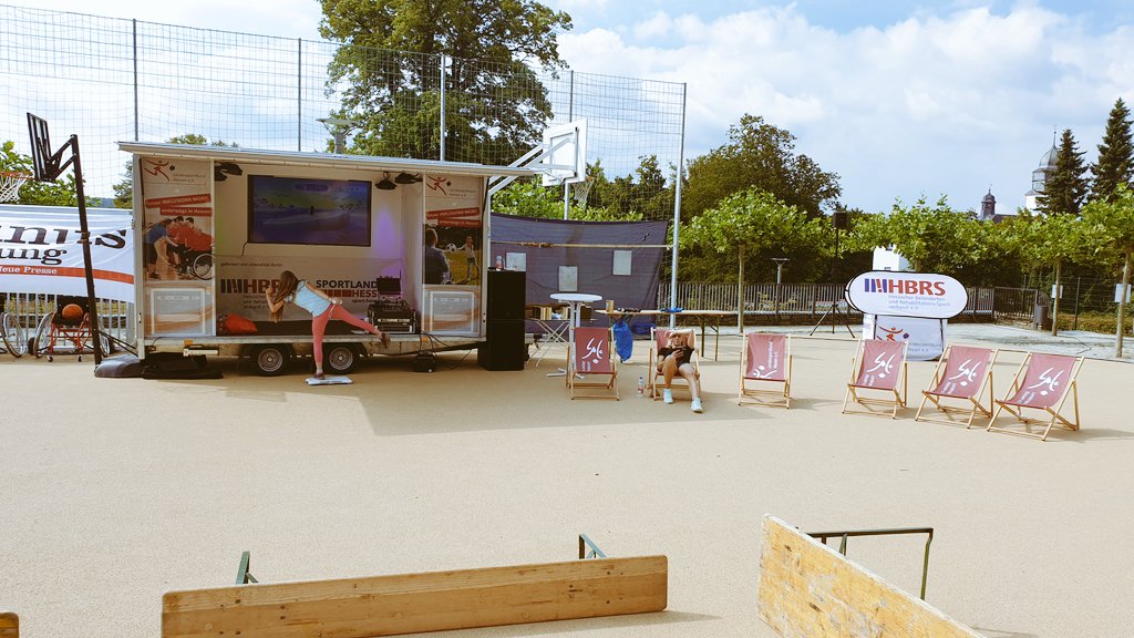 Will_Sonnenberg's tweet photo. Wir vom #TeamInklusion @MarcMercurio1 @Will_Sonnenberg  vom @lsb_hessen sind heute mit dem #InklusionsMobil auf dem #SportUndSpielfest #Familienfest #75JahreUsingen #Schlossgarten mit #Rollstuhlbasketball #Rollstuhlparcours #blasrohrschiessen #TütenRock https://t.co/tpGYNk70Dp