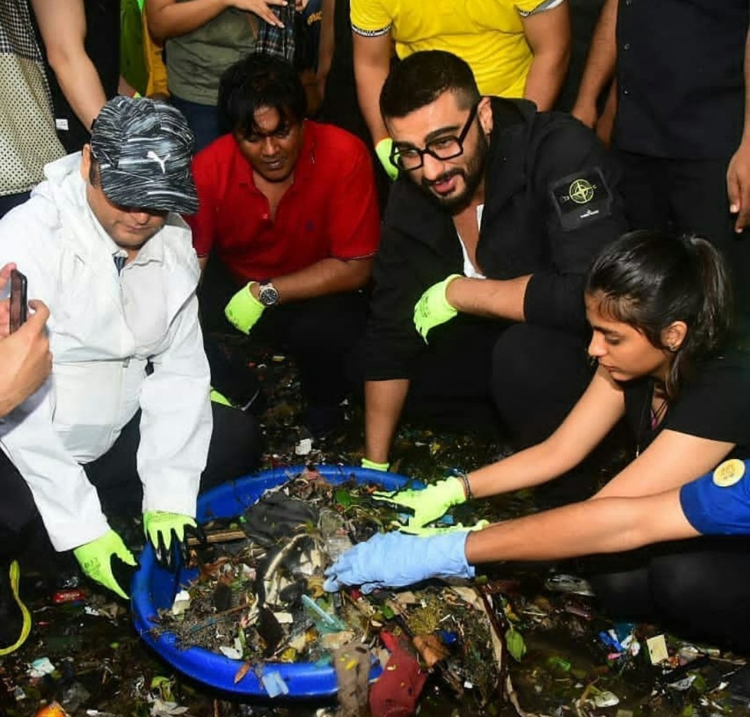 arjunkmyworld's tweet photo. @arjunk26 at Carter road mumbai for cleanliness drive
#arjunkmyworld #arjunkapoor  https://t.co/VTPSXfVfhi https://t.co/dOX6xh3Nhn