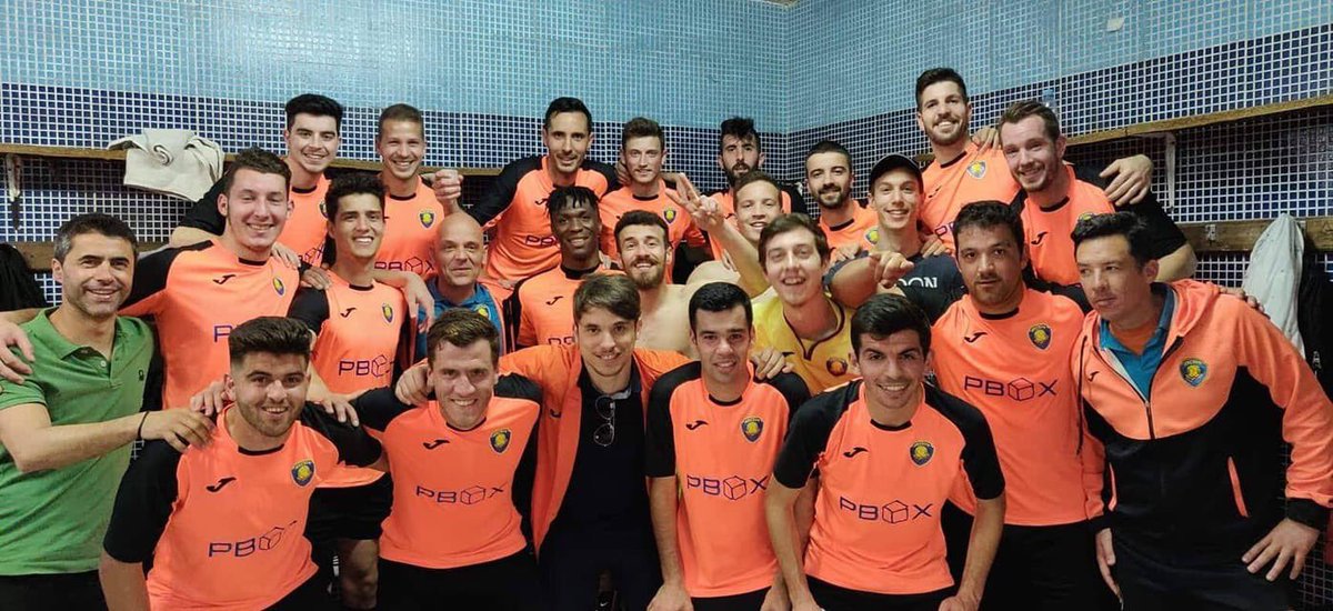somossaovicente's tweet photo. Escritório da Joma:
- Sr, não sabemos o que fazer para o equipamento alternativo do beira mar
- tas a ver o do S Vicente?
- sim chefe 
- igual Mas em branco 
- não diga mais nada...

@BeiraMarDepre https://t.co/n1VXVLprxD