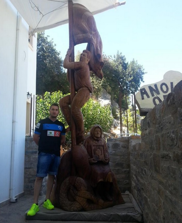 steveroxani's tweet photo. ΔΕΝ ΞΕΧΝΩ!!!!
Η Κρήτη δεν ξεχνά τον Σολωμό Σολωμού…
Το άγαλμα του ήρωα στον Αξό Μυλοποτάμου https://t.co/KHOH1GVkbB