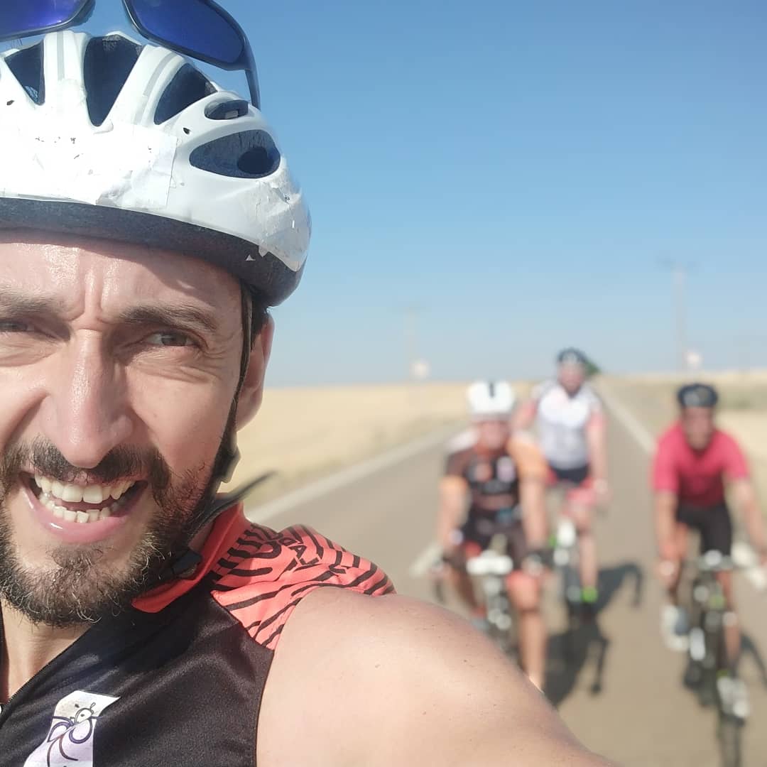 EduArranzN's tweet photo. Aquí no se para ni en verano.
#CATParquesol #TodoSuma #TriEntreno #HakunaMatata #Bici #GloberosPower https://t.co/Mylnov9HG1