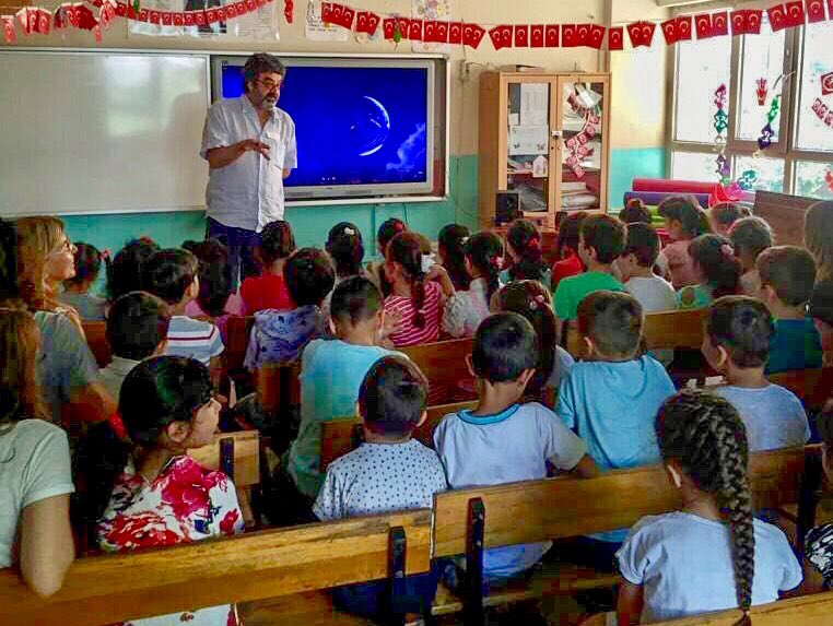 Sevgili Arkadaşlar;

Anısını yaşatmak üzere Cüneyt Cebenoyan Çocuk ve Sinema Fonu kuruyoruz. Çelenk, çiçek vb. göndermek yerine bu fona bağış yaparsanız en çok sevdiği ve önem verdiği iki şeyi birleştirecek bir projeyi desteklemiş olacaksınız. ++