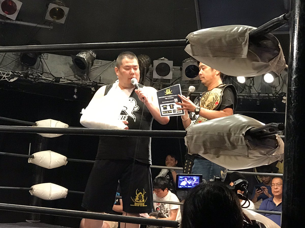 utimo28's tweet photo. ガッツ石島選手、昼興行試合ダメージにより左鎖骨骨折、本日欠場。それに伴いCCWベルト返上。
メイン、セミ試合カード変更あり。
#BASEMENTMONSTAR
#王子
#真GUTS軍 https://t.co/HnXjAcNKE5