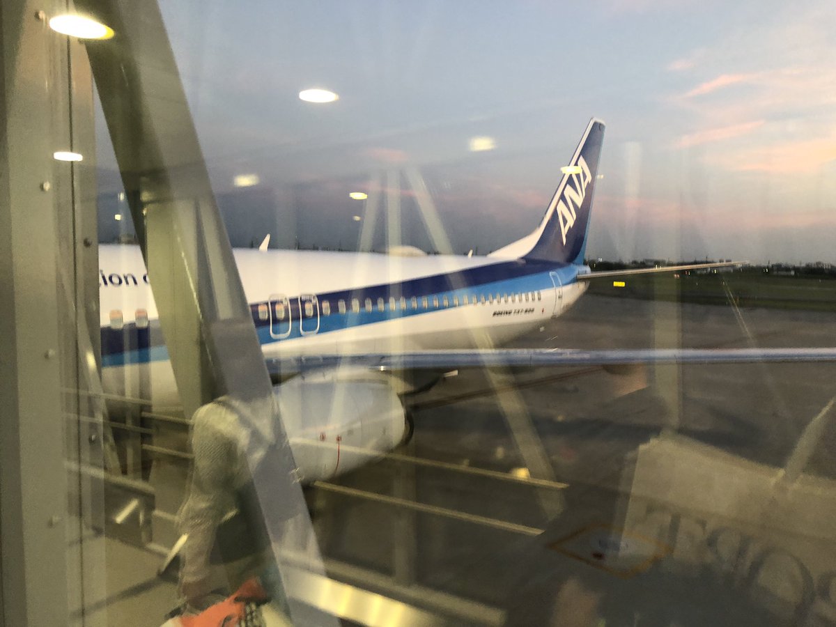 S 51 あかべこ 伊丹空港からana1697便で福島空港へ 日曜日の最終便なので混んでます プレミアムクラス取れず S 51 あかべこ 伊丹空港からana1697便で福島空港へ 日曜日の最終便なので混んでます プレミアムクラス取れず