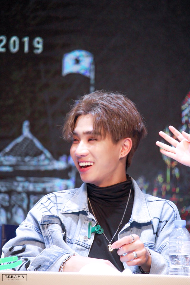 teraha19982001's tweet photo. 190804 Perth &amp; Plan FMT in Hanoi

@perthppe 🐯🖤 

#รอยยิ้มของชูครีม 
#พวกของเจื๋อ 
#PerthPlanFMinHanoi https://t.co/asuA3oDomP