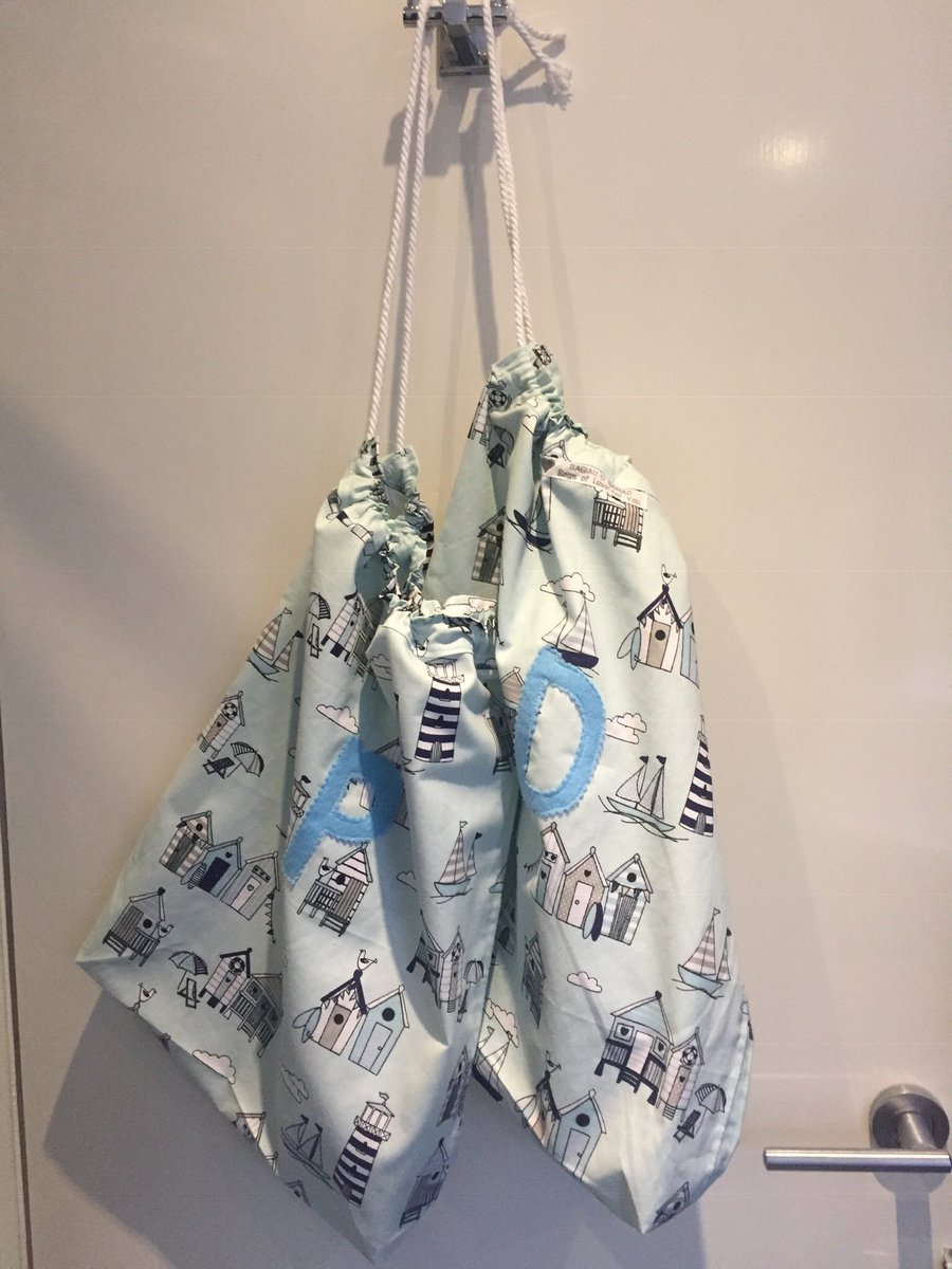 BGariad's tweet photo. So many ‘bag makers’ on here. What makes them stand out I wonder?
Mine are #plasticfree #reusable #ecofriendly #washable #unique #oneoff #practcal #useful #funbags #shoppers #totes #laundry #messengers #gifts #beach https://t.co/9GXoGZHY9p
