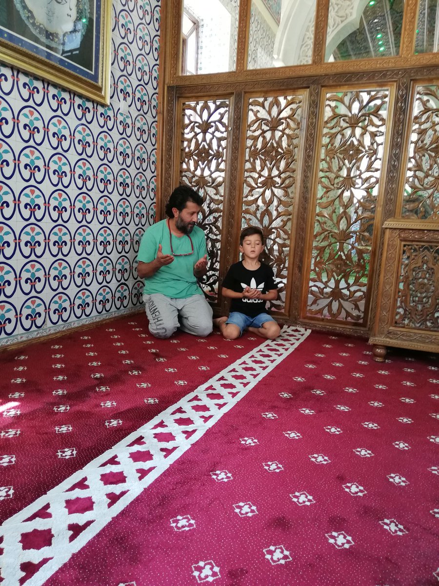 Mrumetsoylu's tweet photo. #Rumet İle
Huşu İçinde DUA ediyoruz #VeyselKaraniTürbesinde
Tüm İnsanlığa
#Huzur Ve #Barış Olsun Diye... https://t.co/PLp50qd7nt