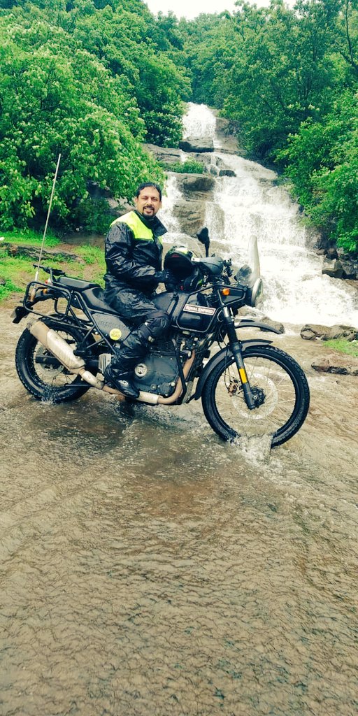 KnightRiderzRC's tweet photo. #KRRCPune #KRRCPalghar #Congratulations @shohrat #For #75th #Ride #Achievement #RideWithPride #RideWithKRRC @KnightRiderzRC @royalenfield #RoyalEnfield #Himalayan https://t.co/gEXF138hCk