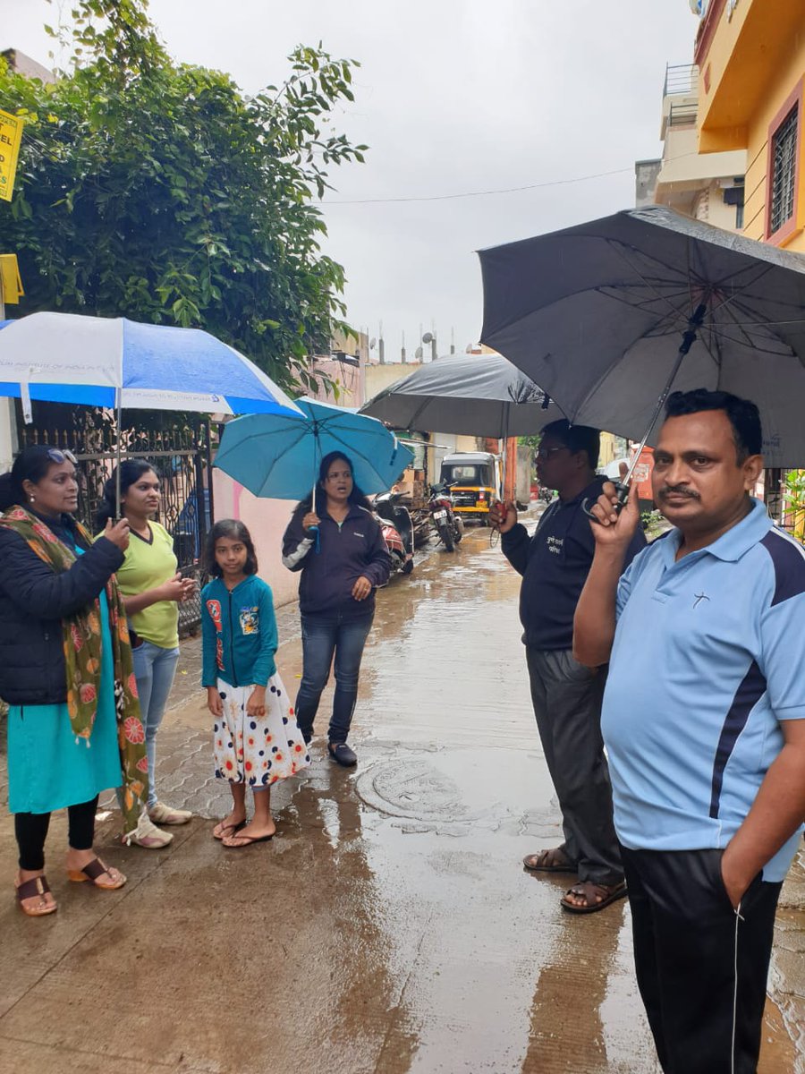 CleanKharadi's tweet photo. Week 58: On a rainy day all friends gathered together for cleanliness initiative.Happy friendship day to all. #Kharadi #Cleankharadi #Pune @SwachhBharatGov @SwachSurvekshan @swachhbharat @SwachhMaha @MlaJagdishMulik @mukta_tilak @ChDadaPatil @Dev_Fadnavis https://t.co/OgSV3bbVlv https://t.co/cvNULniU0I