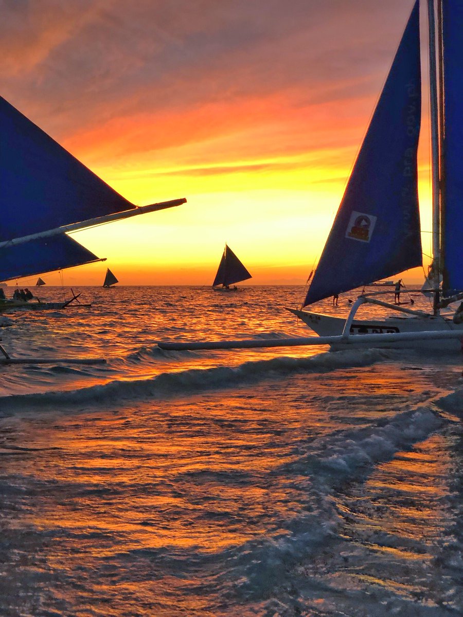 LCost_Tourism's tweet photo. #اذا_رحت #الفلبين #جزيرة_بوركاي #Philippines #boracay لا يفوتك #غروب_الشمس في هالجزيرة الساحرة😍 لان هذا اكثر مايميزها. واختر الطقس المناسب للذهاب الى الجزيرة بمعنى تعال في جو مشمس 😍☀️ https://t.co/bPFv7Cs3vh