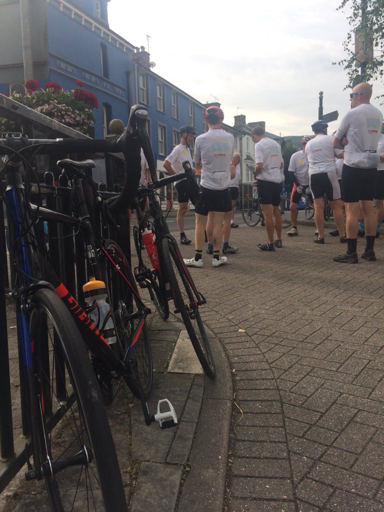 Ar a fford i Mach a pitstop Bach yn y Cross Foxes. On the way to Mach and a quick pitstop in Cross Foxes  #ceredigion2020 #Eisteddfod2019